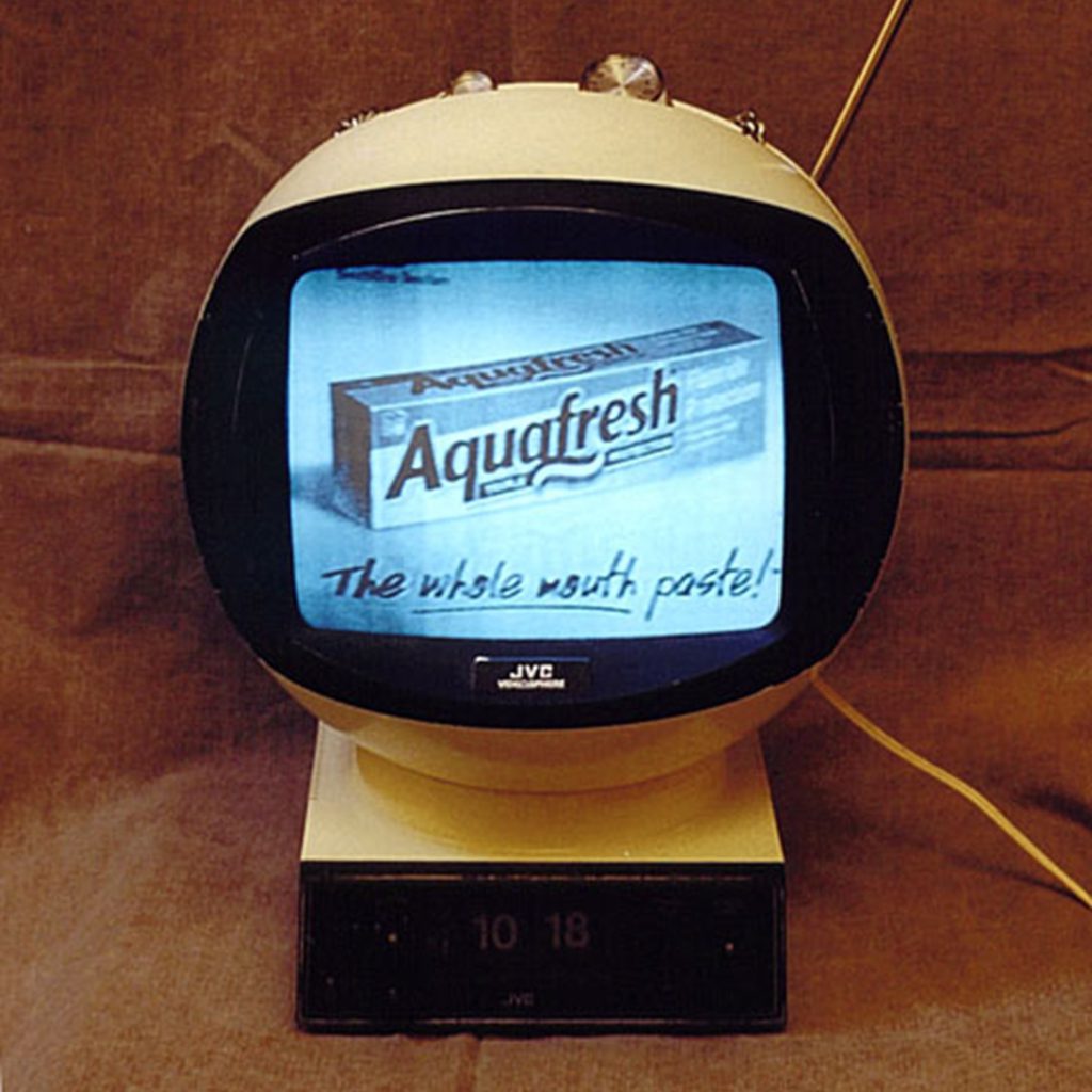 تلویزیون منحنی و قابل حمل شرکت JVC در دهه 1970